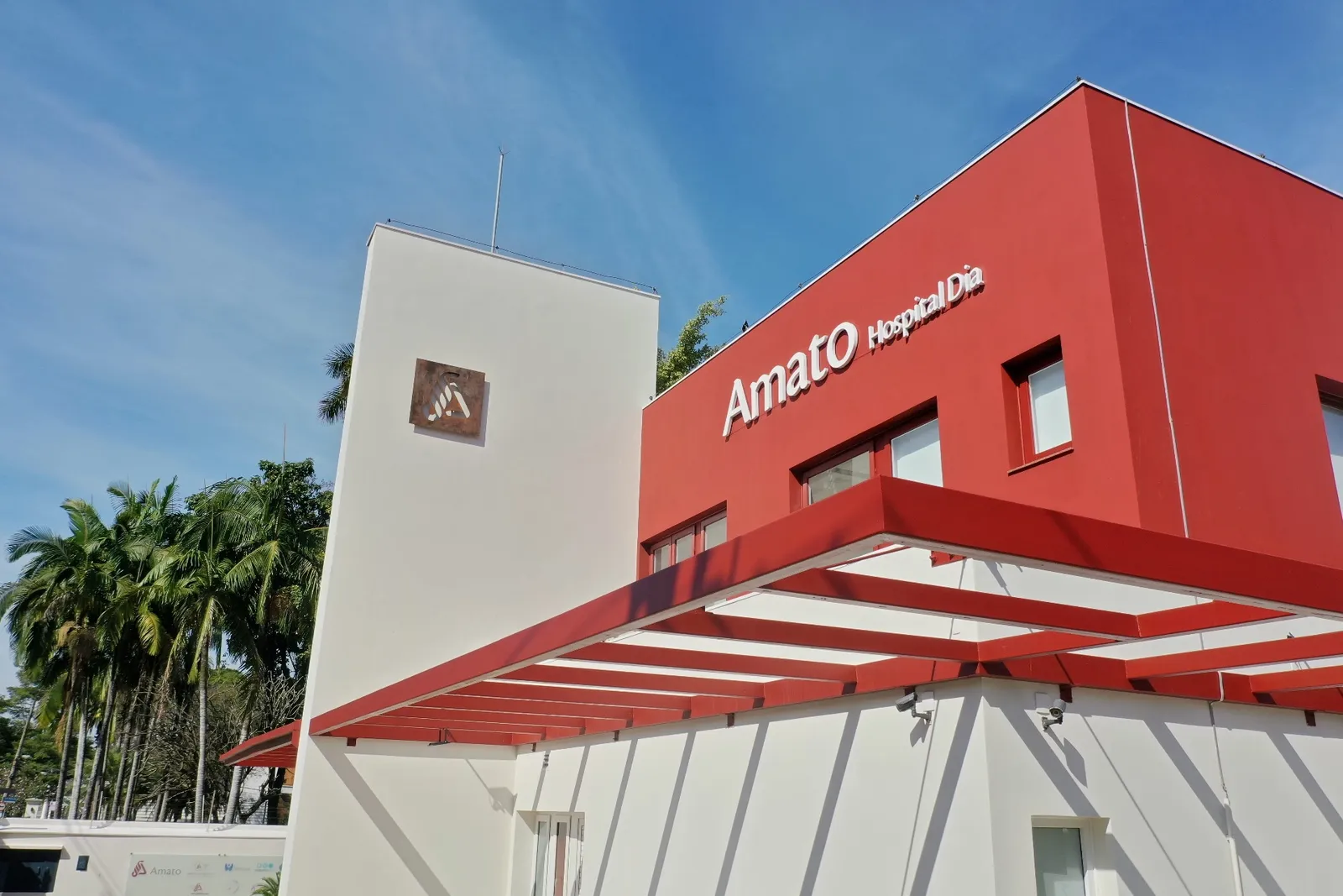 Fachada do Amato Hospital Dia em São Paulo - estrutura própria para cirurgias plásticas com segurança e conforto